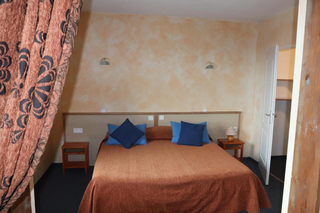 Hotel Saint Jean Montclar  Exterior photo